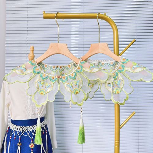 New Ming Dynasty Hanfu Cloud Shoulder Heavy Industry Embroidered Fake Collar Pearl Collar Hardware Button Green Decorated Horse Face Skirt Collar