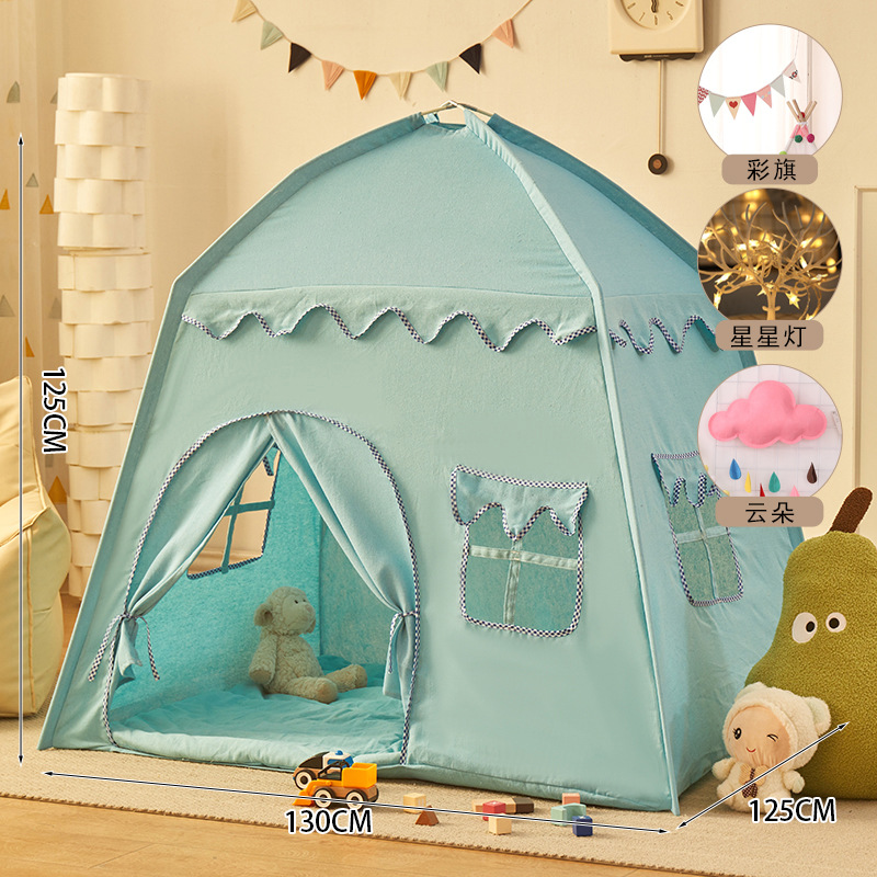 Castillo azul + banderas de colores + luces de estrellas + nubes