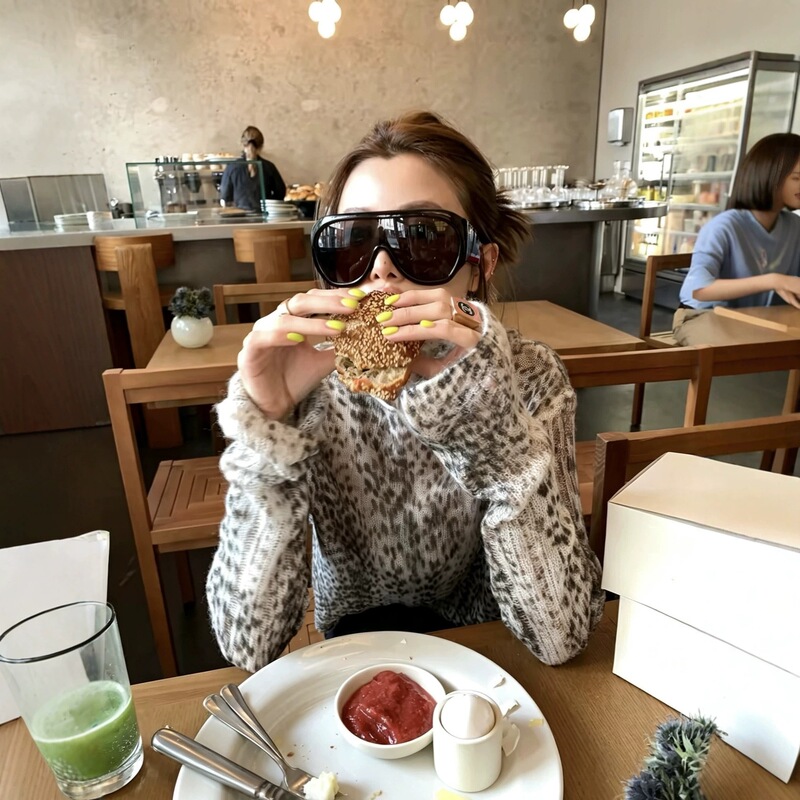 THREE GOOOD sheep wool one-shoulder retro leopard print knit casual slimming long-sleeve T-shirt 11555 THREE GOOOD sheep wool one-shoulder retro leopard print knit casual slimming long-sleeve T-shirt 11555