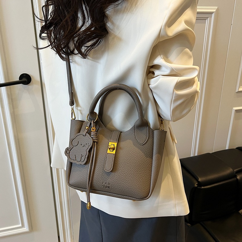 Bolso de alta sensación para mujeres 2025 nuevo lichi de moda canasta de verduras bolso de mano bolso de hombro