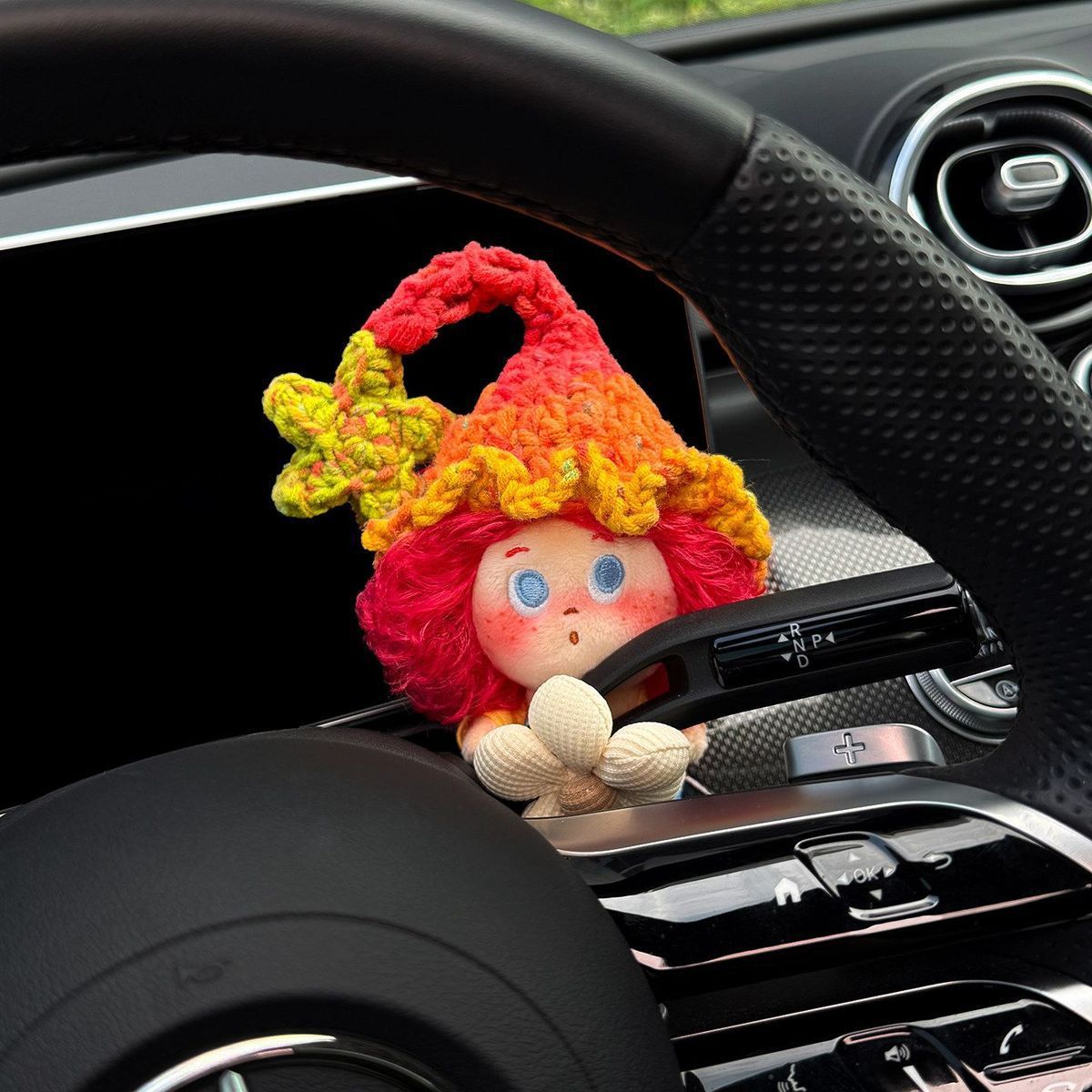 Roll-up small freckle car dashboard decoration, interior windshield wiper, turn signal, doll decoration, figurine, cute for girls