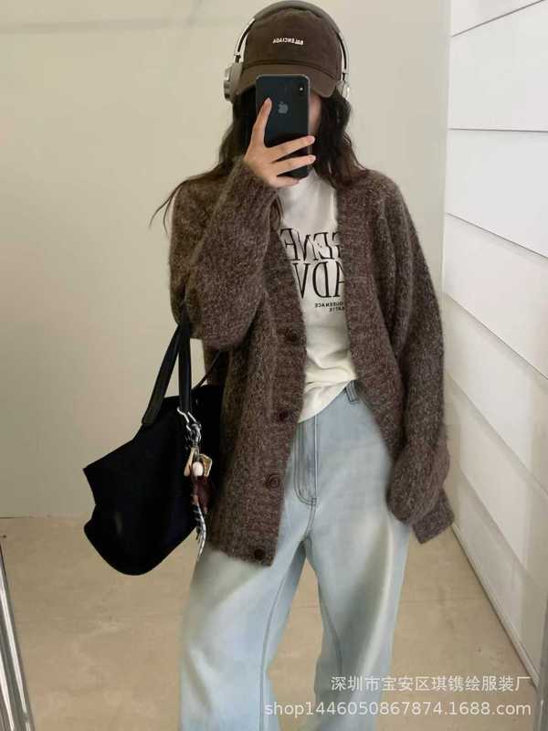 琪镌绘制秋冬新款针织开衫毛衣设计女装软糯V领宽松外套上衣60821|undefined