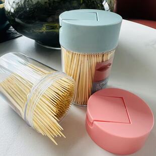 Factory production and supply toothpick bottle Chinese dining table household toothpick holder hotel round bottle flip toothpick bottle