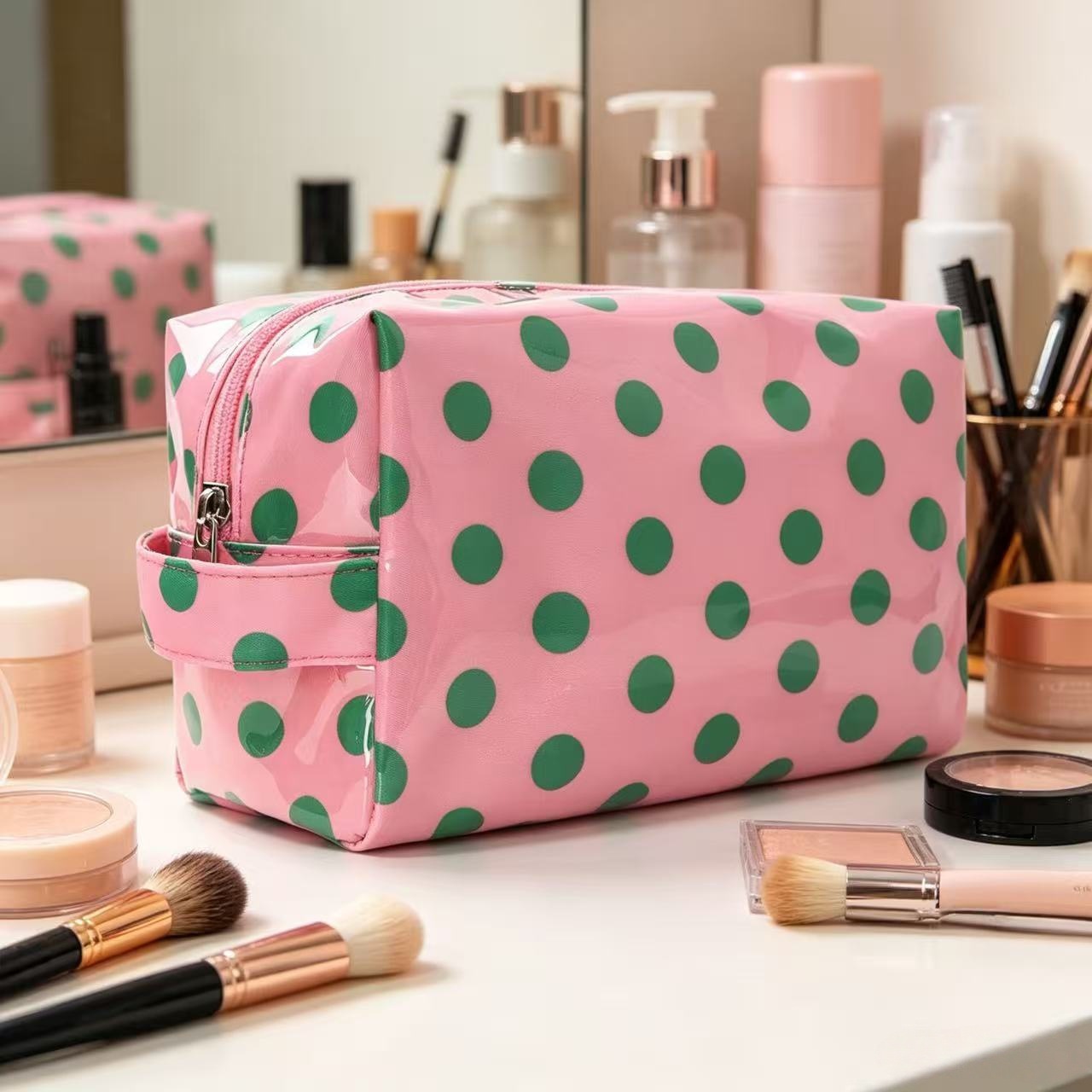 Nuevo viaje transfronterizo de gran capacidad bolsa de maquillaje de PVC para productos de cuidado de la piel acabado de diseño portátil lápiz labial bolsa de almacenamiento