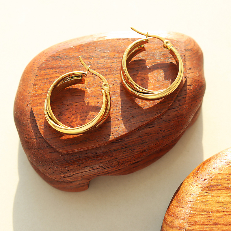 Europa y América ins frío estilo de Hong Kong elegante de doble pieza en forma de U pendientes de titanio de acero chapado en oro de 18 quilates pendientes personalizados hembra F375