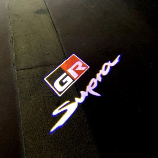 08-21 Adecuado para Toyota SUPRA GR Toro Demon King 5ta generación modificado de luz de bienvenida de atmósfera de proyección de alta definición