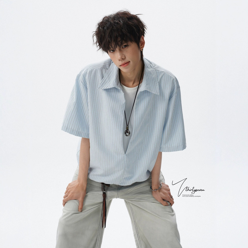 Old Money Style Urban Relaxed Half-Open Shirt for Men, Summer Japanese Trendy Brand Elastic Hem Short-Sleeve Shirt in Stock Old Money Style Urban Relaxed Half-Open Shirt for Men, Summer Japanese Trendy Brand Elastic Hem Short-Sleeve Shirt in Stock