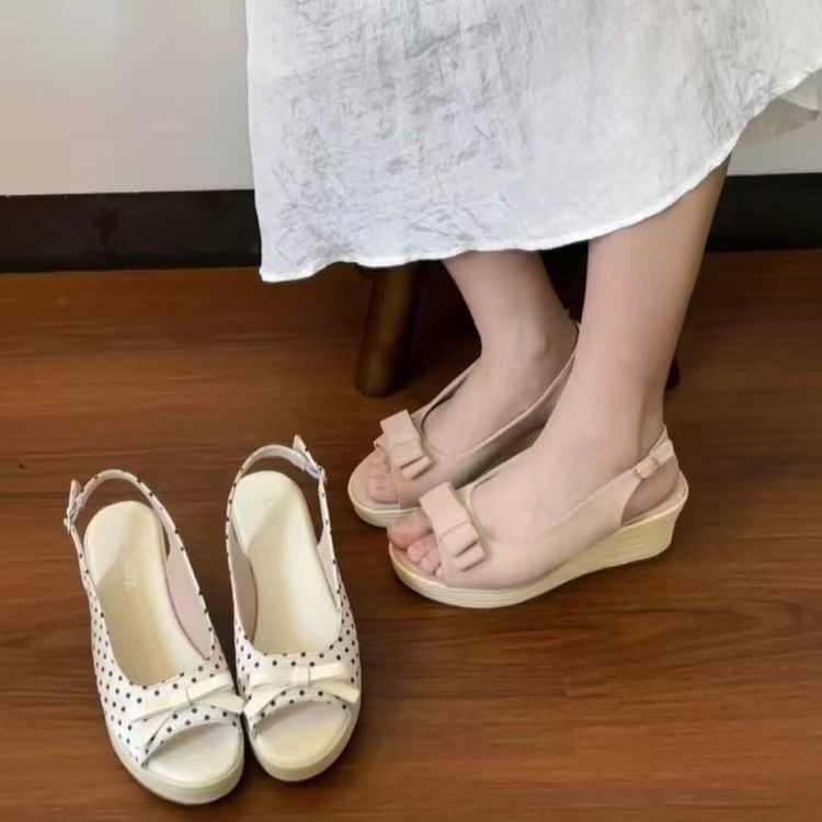 Nuevos tacones de pendiente gruesa sandalias de dedos desnudos para mujeres de verano 2026 nuevos tacones no cansados de arco ondulado image 4
