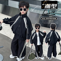 子供服の秋の服の男の子の色合わせのスーツは街2025春秋の新型の子供の秋のジャケットの男の子の服を揚げます。