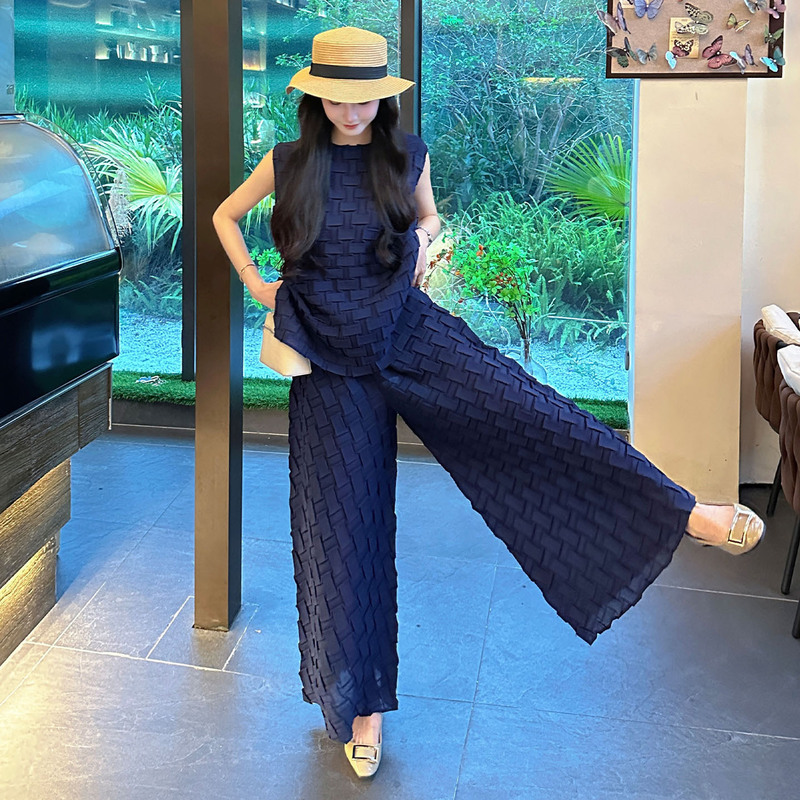 Retro Dark Blue Outfit Set by Issey Miyake: Summer Sleeveless Pullover Top and Wide-Leg Pants with Ruched Two-Piece Set Retro Dark Blue Outfit Set by Issey Miyake: Summer Sleeveless Pullover Top and Wide-Leg Pants with Ruched Two-Piece Set