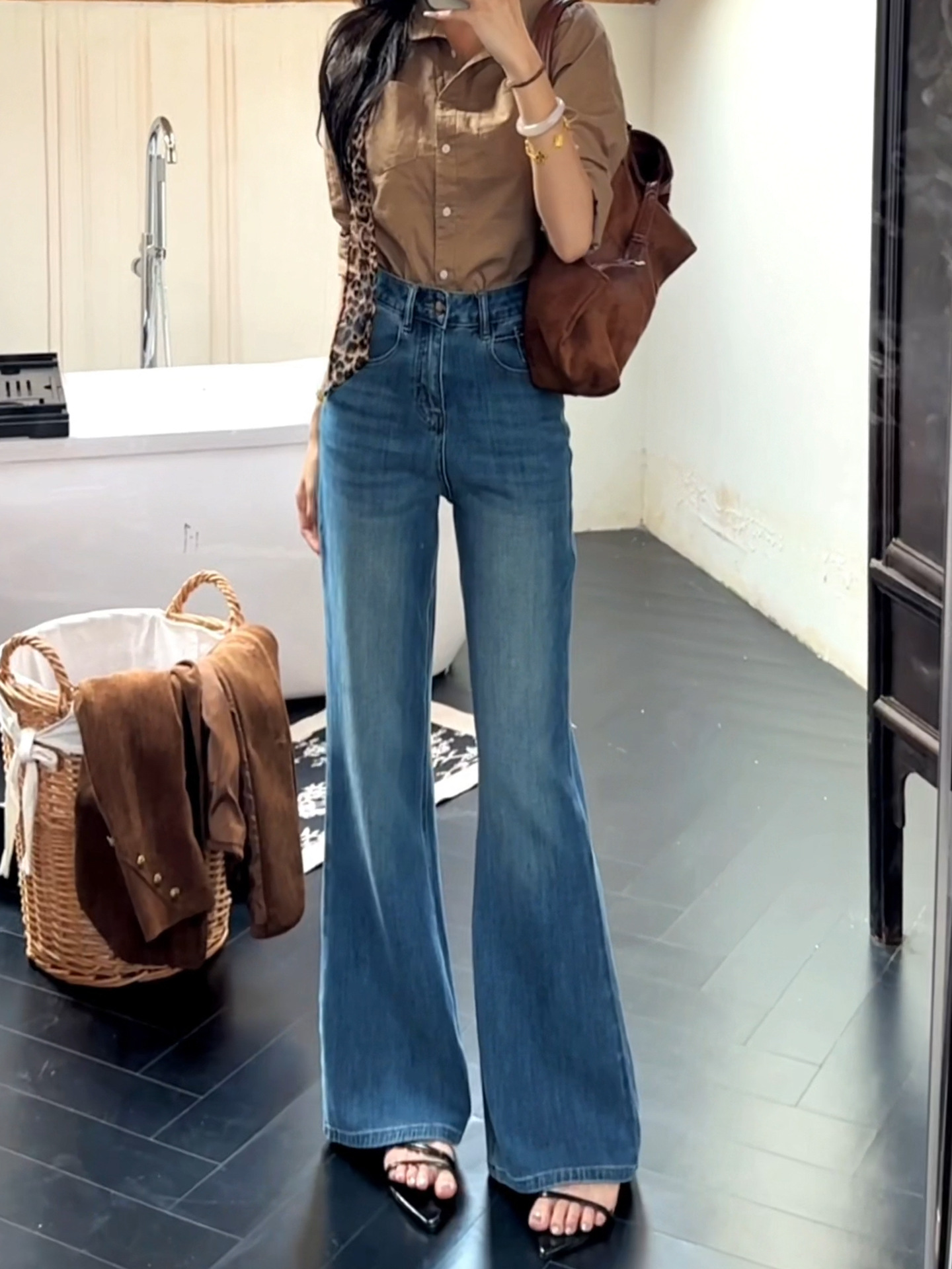Blue Elegant High-End Bootcut Jeans for Women Early Autumn New Retro High-Waisted Wide-Leg Straight Bell-Bottom Pants