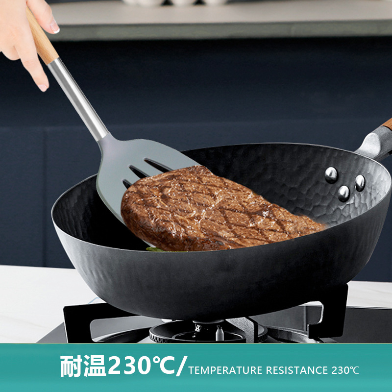 Cross-border silicone spatulas and soup spoons—non-stick, specially designed for silicone cookware; household-grade food-safe silicone kitchen tools available for wholesale.