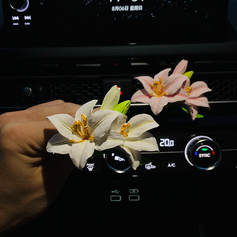 ユリの花の車の香薫の車のエアコンの吹き出し口の装飾の拡香石の香りの花の車内の装飾品の置物の女性|undefined