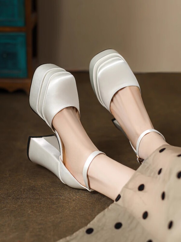 French-style wedding shoes, white bridal shoes, comfortable for small-footed women, high-heeled shoes with chunky heels and waterproof platforms, suitable for pairing with dresses French-style wedding shoes, white bridal shoes, comfortable for small-footed women, high-heeled shoes with chunky heels and waterproof platforms, suitable for pairing with dresses