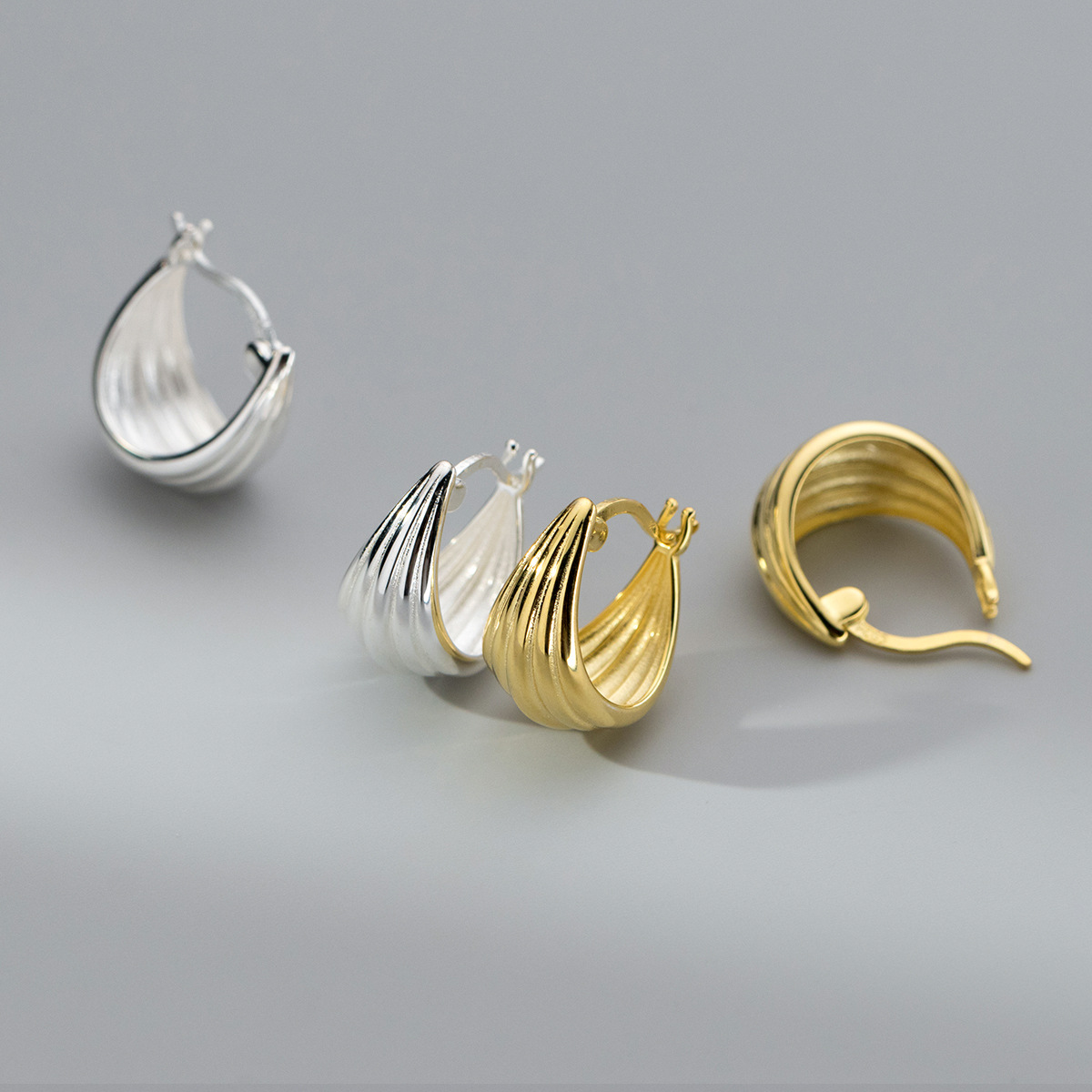 Eloch S925 plata esterlina brillante línea multicapa simple retró estilo de conchas de aretes de aretes M04140