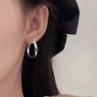 新款莫比乌斯耳环女简约小众设计感耳圈圆脸个性冷淡风素圈银耳饰