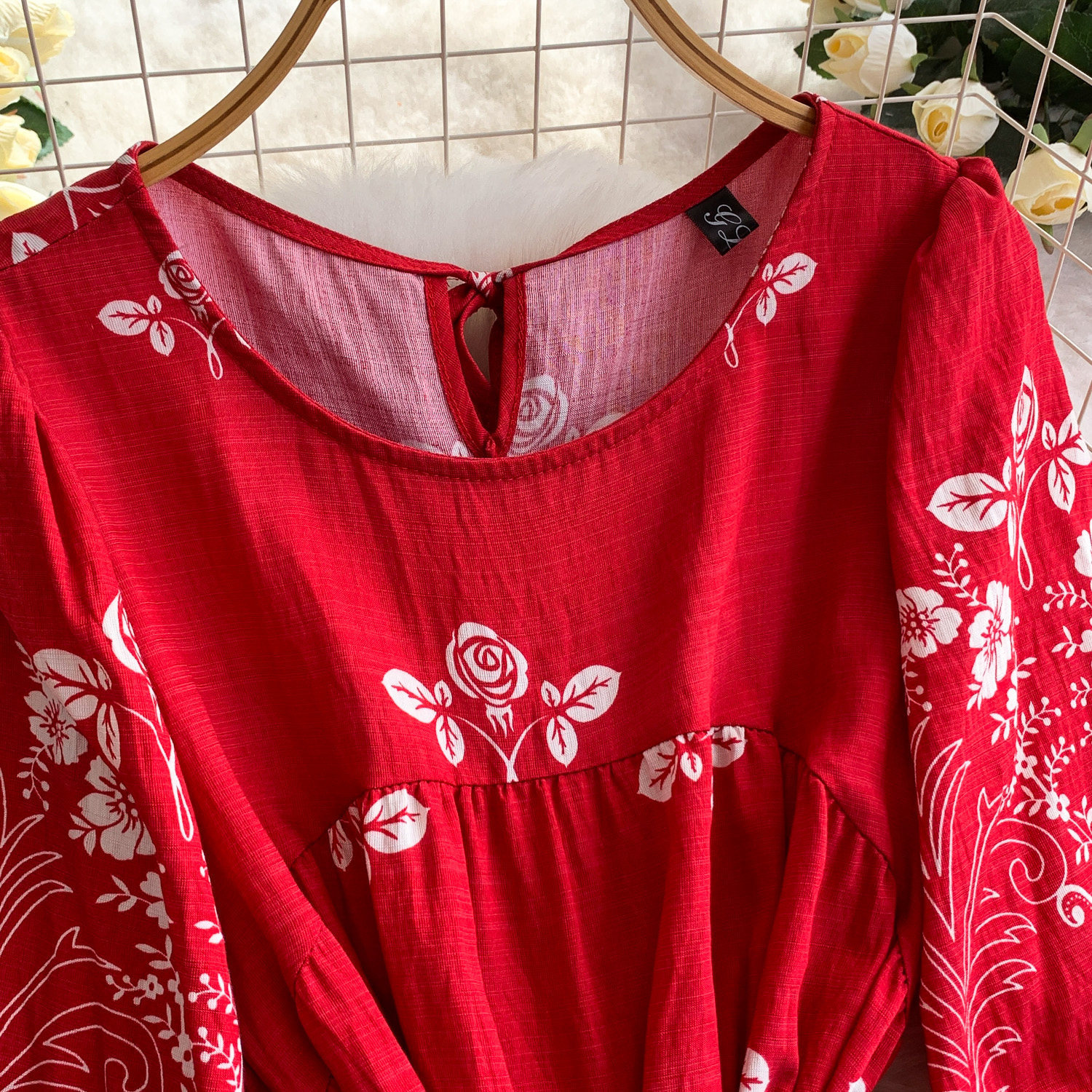 Women's French Retro Red Floral Print Dress Round Neck Three Quarter Sleeve Slimming Waist Full Skirt Ruffles Summer Style_ecoleips.com