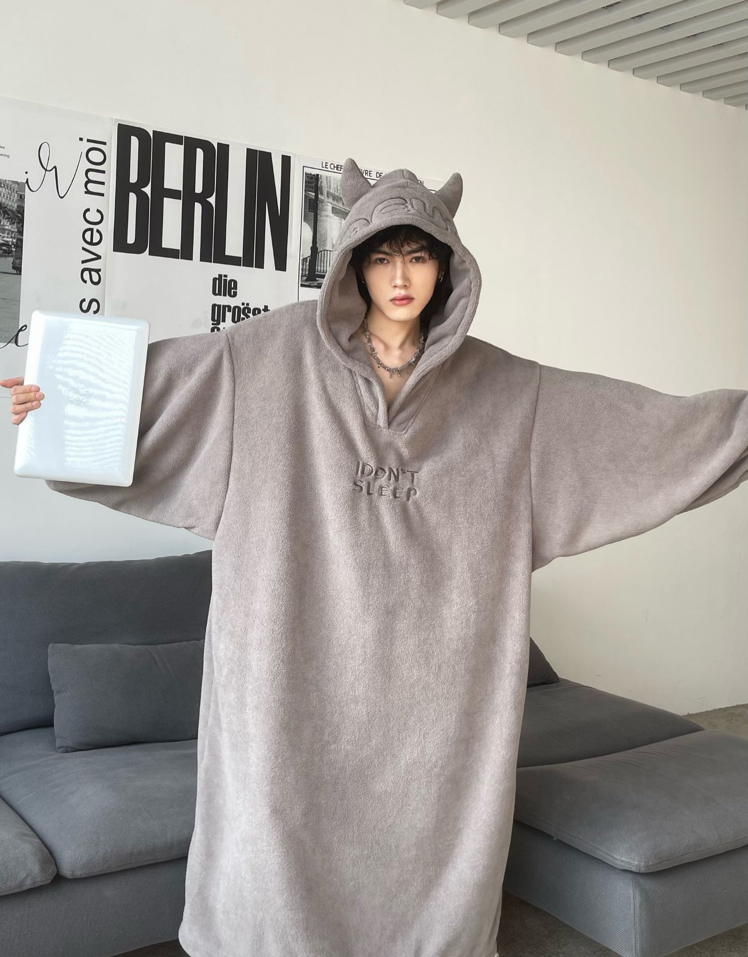 Little Devil camisón Otoño e Invierno Nuevos pijamas con Capucha forrada de lana engrosada ropa para el hogar hombres y mujeres pareja bordada suéter Suelto