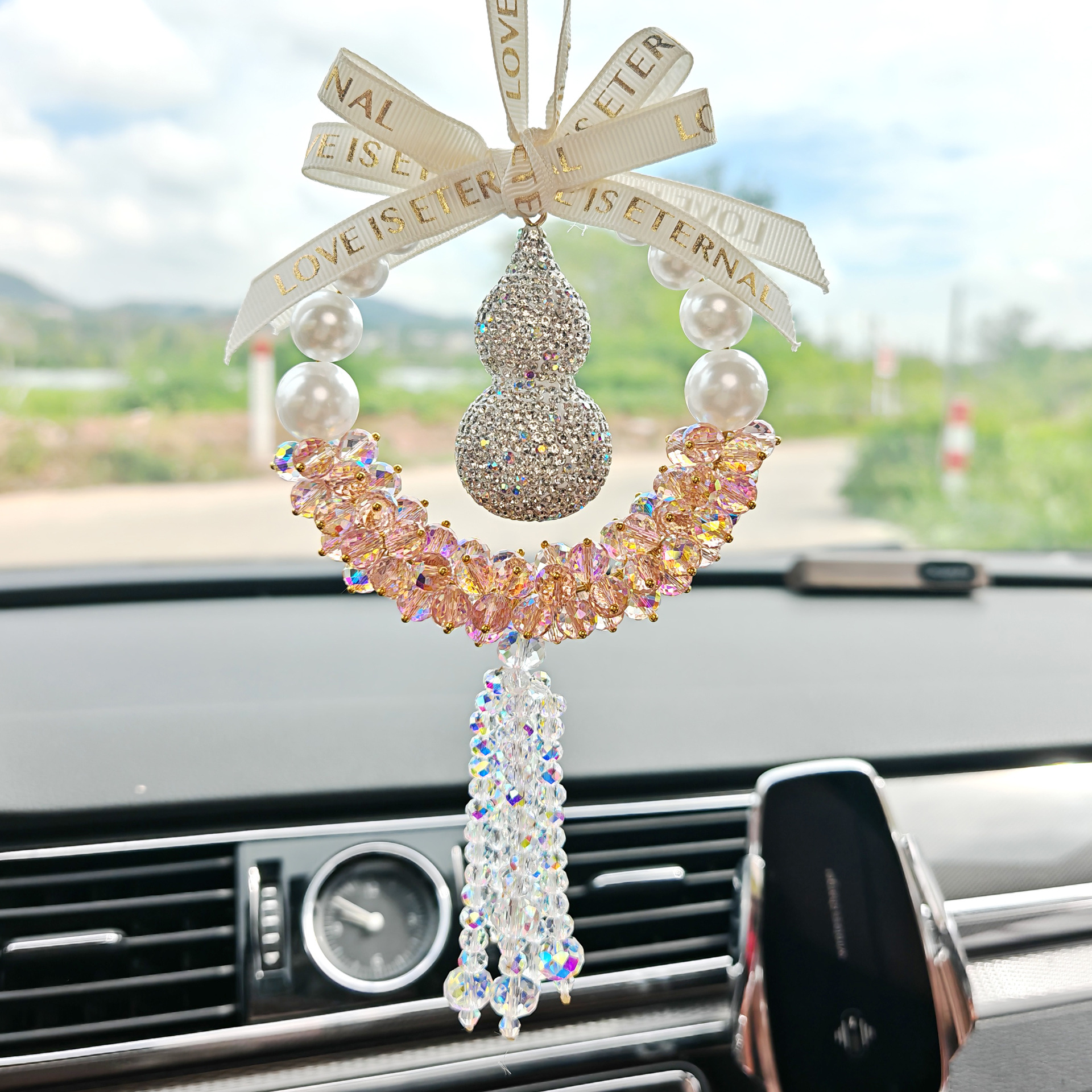 New Style Crystal Gourd Car Pendant with Diamonds, New High-End Car Accessory for Women, Trendy Crystal Gourd with Diamonds