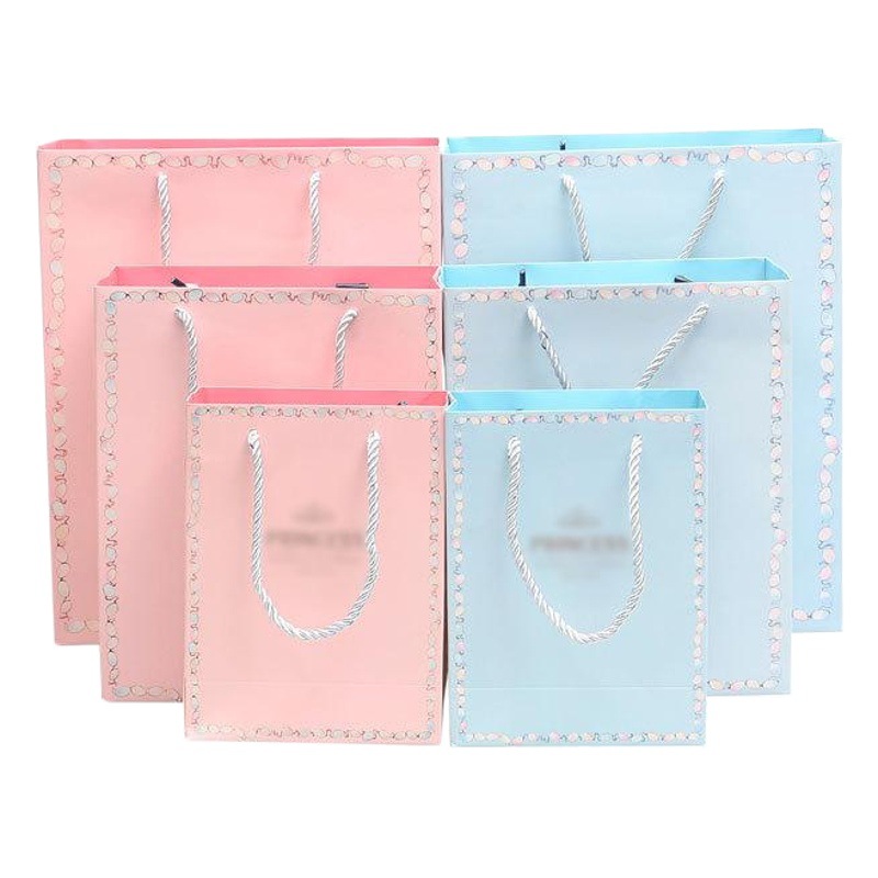 Nueva bolsa de regalo bolsa de papel al por mayor Príncipe y princesa bolsa de regalo bebé retorno festivo bolsa de papel ventas directas de fábrica