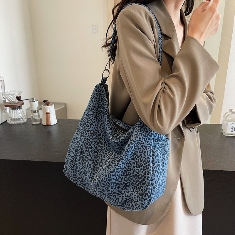 Bolso de hombro para mujer de gran capacidad de viaje casual 2024 nueva lona de moda con estampado de leopardo bolso de mensajero al por mayor