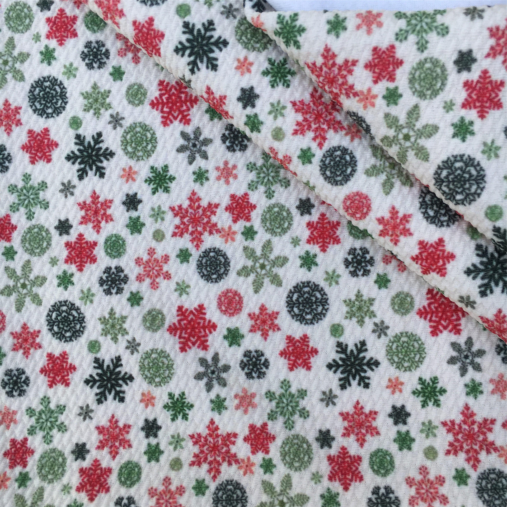 クリスマス雪花模様の薄いポリエステル綿や四面弾ニット生地のプリント生地手作りdiyシャツスカート服装生地