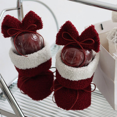 Christmas apple bouquet wrapped in pure color lambskin fabric, white and dark red fruit chestnut creative floral fabric