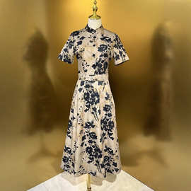 法式杏底黑花棉布连衣裙喇叭型短袖收腰裙气质通勤显瘦赫本优雅裙