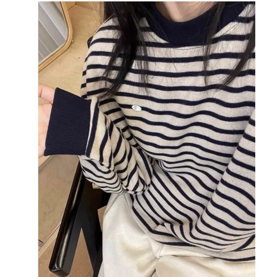 Ретро портовый полосатый свитер женский осенью и зимой бархат утолщение 2024 новые свободные ленивые пальто прилив