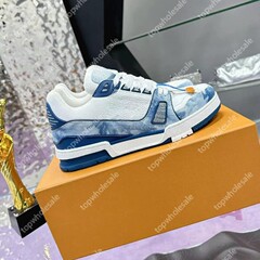 現物の新型白セメントの白い靴のファッション的な本革の厚い底は高くなります。