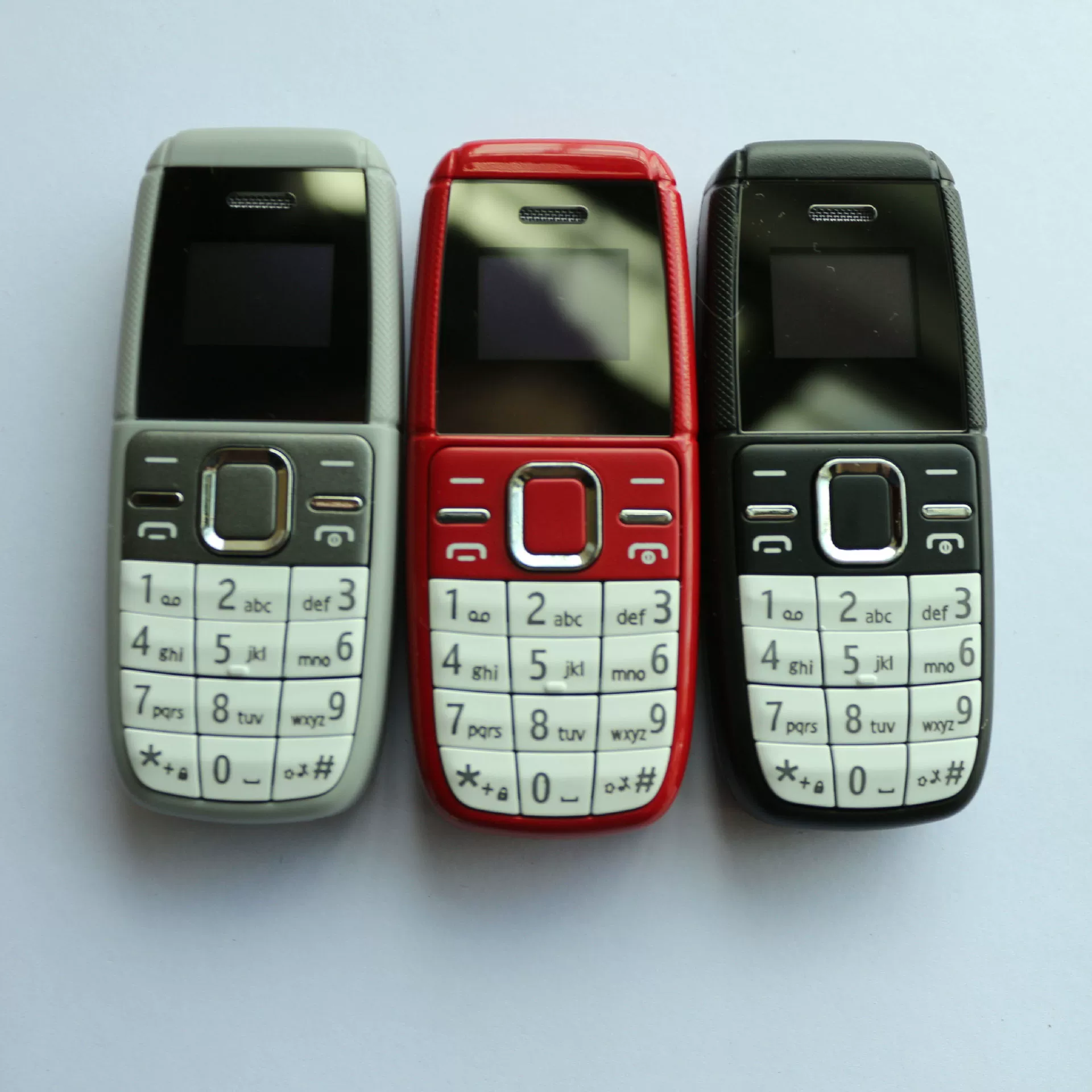 "BM200 cross -border hot -selling mini mobile phone ultra -small sleeve dual card dual standby Bluetooth dial -up straight board button low -cost machine"