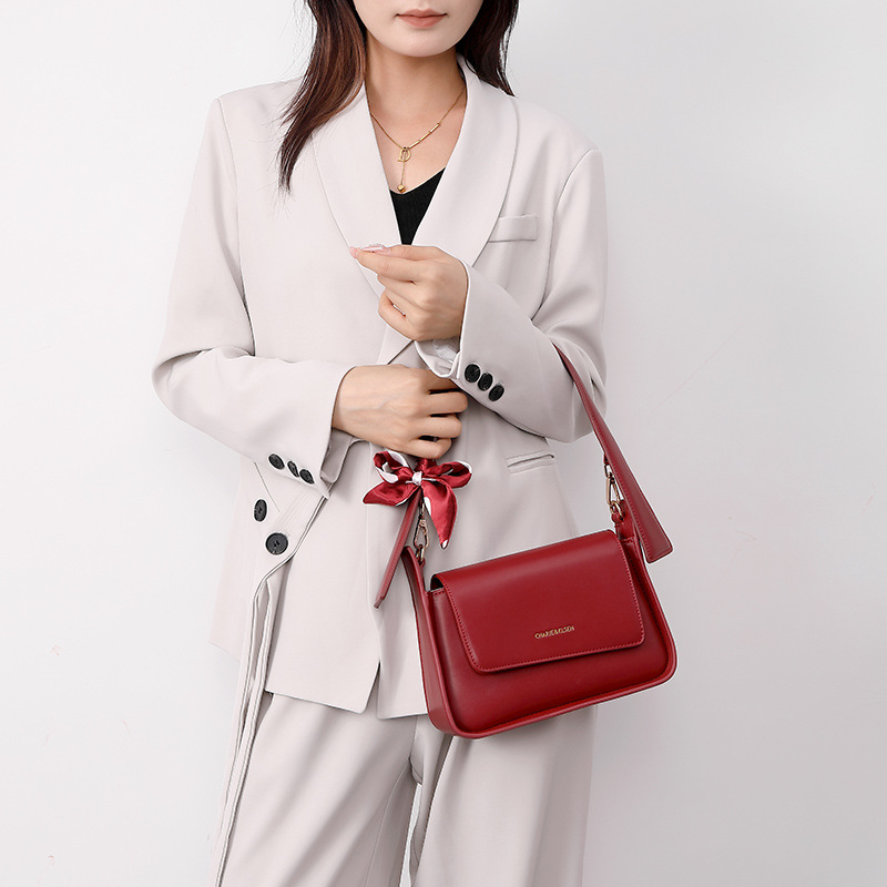 Hong Kong compra bolsos rojos, bolsos de brazo de mujer, bolsos de boda de lujo ligero, bolsos de mano de regazo diarios