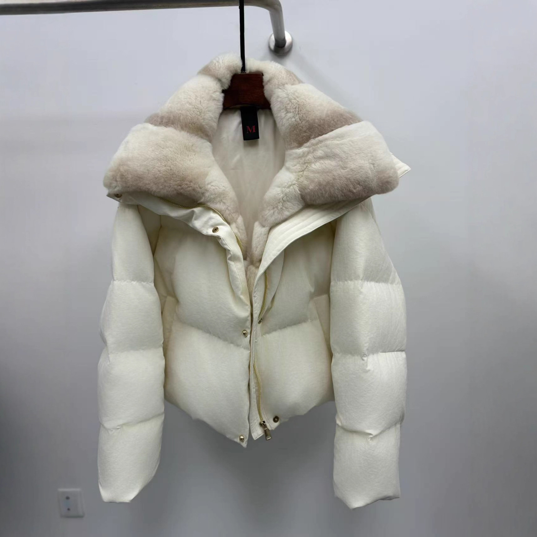 2025 New Classy Fur Big Fox Fur Collar Goose down Jacket Rex Rabbit Fur Collar down Jacket Women's Short Warm Jacket