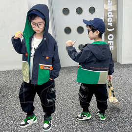 男童拼色风衣外套2023春秋新款儿童帅气连帽冲锋衣中小童防风上衣