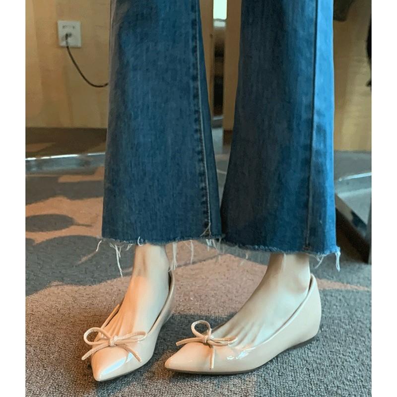 Dulce francés multi-tipo punzante superficial en la altura de la boca de una sola mujer arco zapato plano desnudo un pedale de viento suave