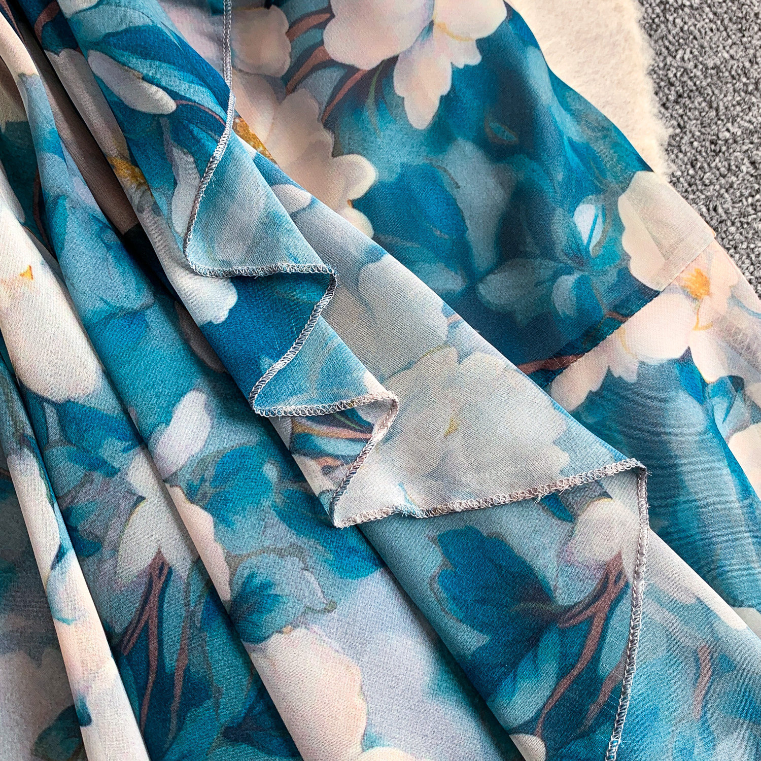 French Style Bell Sleeve V Neck Printed Long Dress for Women Elegant Sophisticated Summer Dress_ecoleips.com