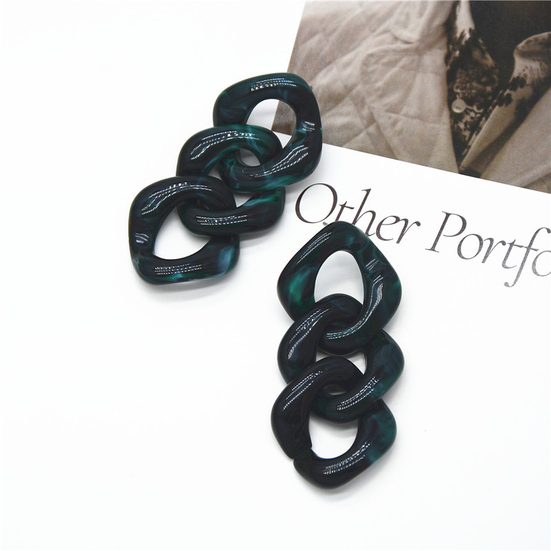 Oversized Sculptural Clear Acrylic Clip-on Earrings Modern Design_voghion.com