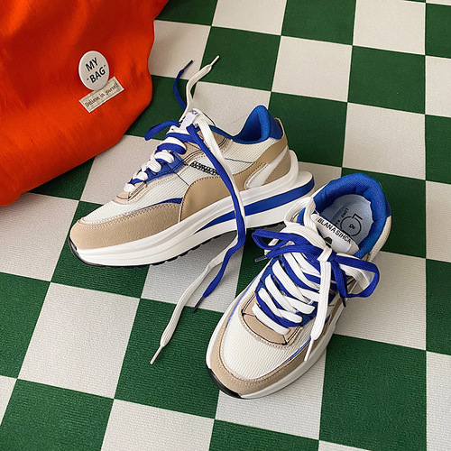 Niche trendy shoes for men and women, chic Klein blue waffle sneakers for couples, Hong Kong style street photography, lightweight Forrest Gump running shoes