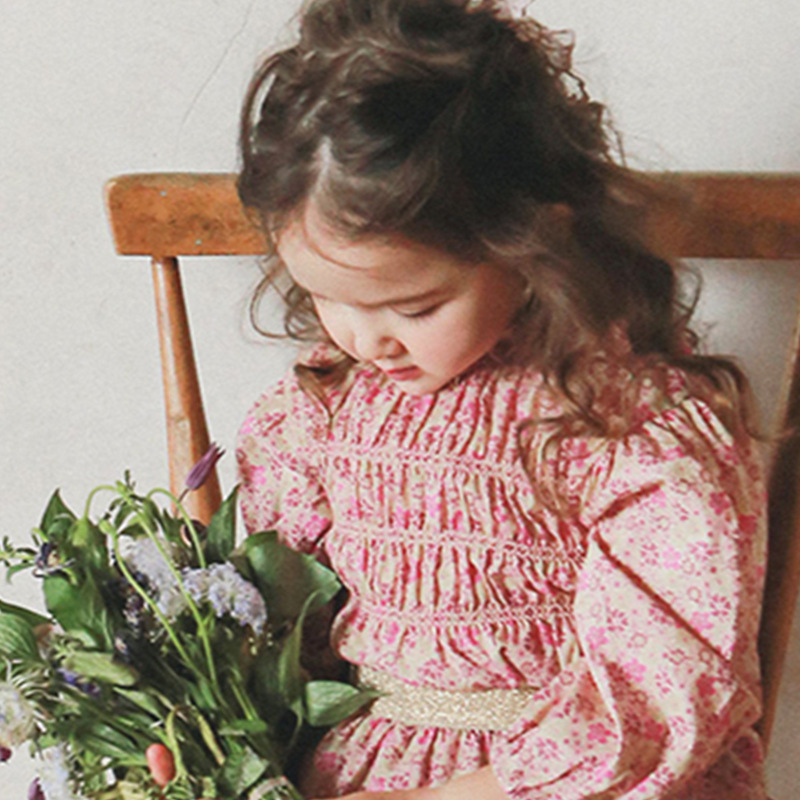 Primavera 2024 fresa Shan Corea del Sur ropa para niños camisa de manga larga plisada floral para niñas en stock