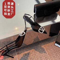 2023V扣黑色高跟鞋水鑽綢緞尖頭細跟名媛一字帶後空性感包頭涼鞋