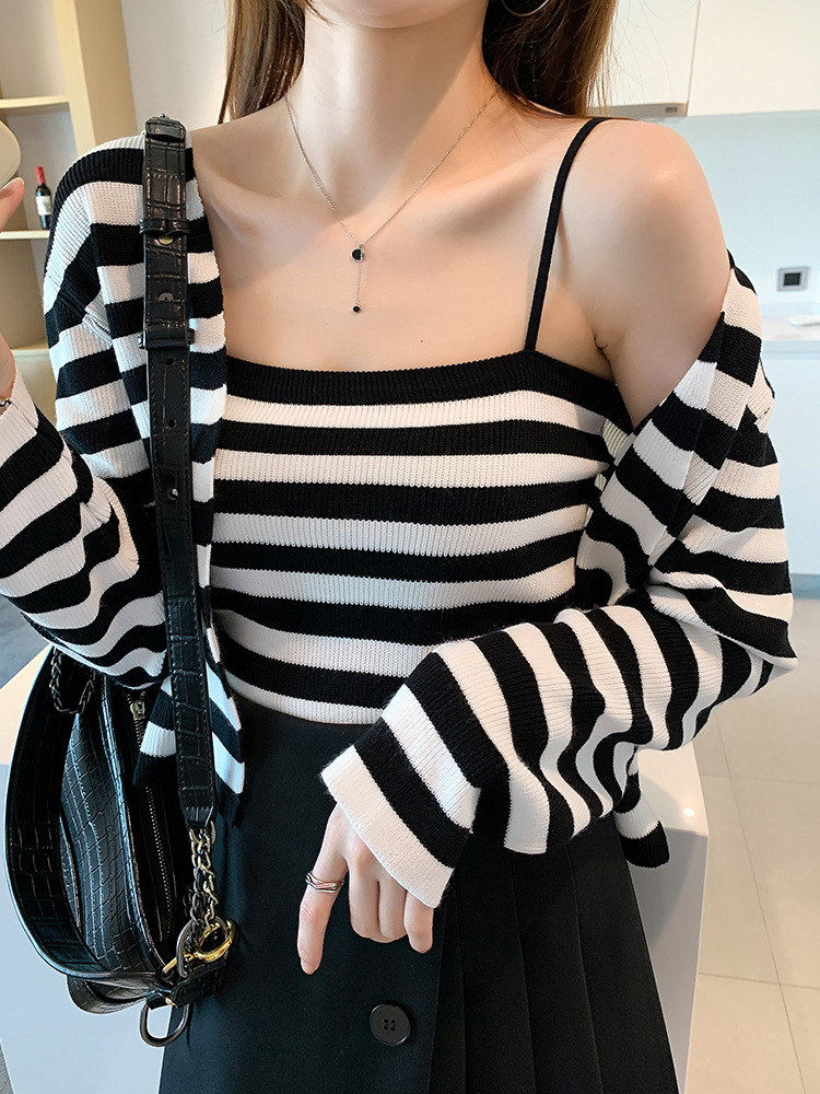 Early Autumn new pattern Korean stripe Long sleeve Borneol Cardigan camisole have cash less than that is registered in the accounts vest suit