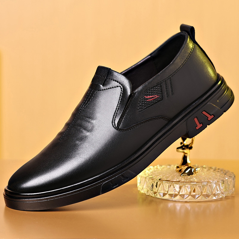 Full cowhide—casual leather shoes for men, genuine leather, autumn new style, slip-on design with soft, breathable, and non-slip midsole, perfect for dads and older gentlemen.