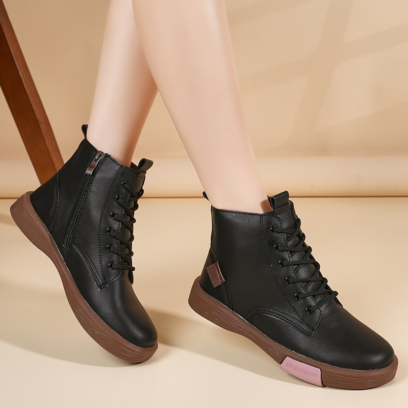 Otoño de 2025 nuevos zapatos de cuero de vaca británicos redondos con suela gruesa y suave con suela de goma profunda zapatos de tubo medio