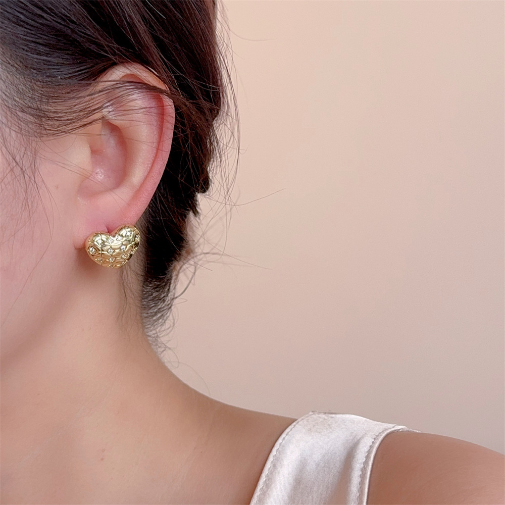 7g Weight Alloy Ear Needle Material Ear Studs Classification 1 Pair Quantity Date, Tea Party Occasion Alloy Material Star, Heart Shape Pattern All Seasons Season Women's Gender Plating Design Retro, Classic Style Style 1 Pair Retro Classic Style Star Heart Shape Plating Alloy Ear Studs 7