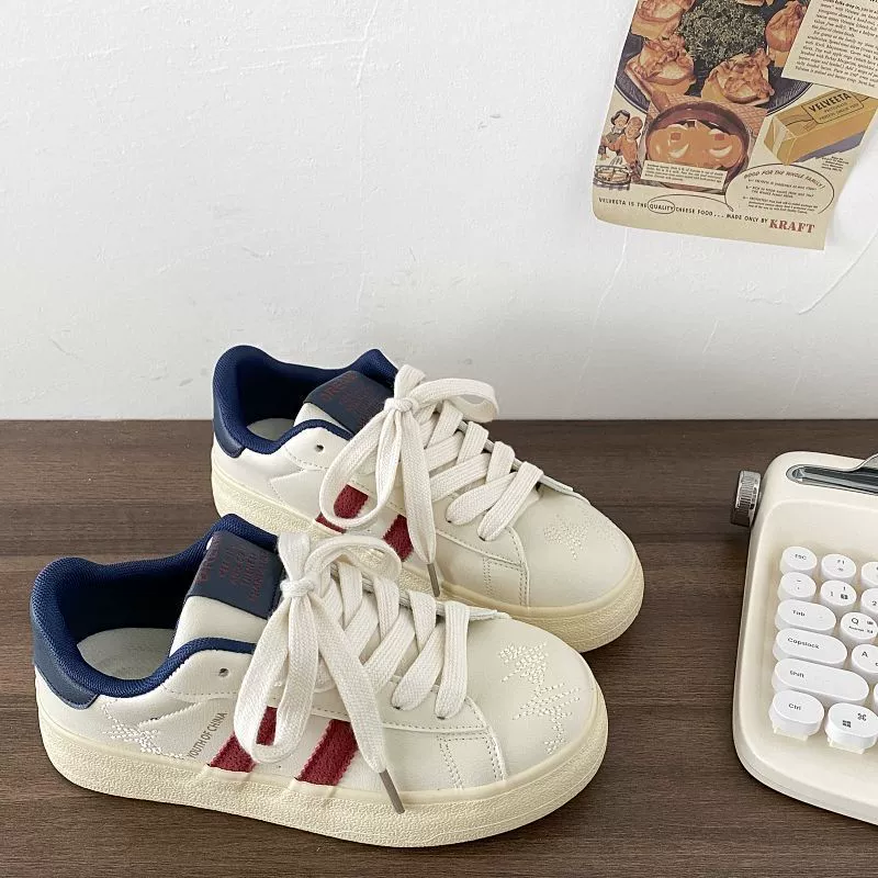 Маленькая гонконгская ветреная маленькая белая обувь на толстой подошве 2024 осенняя новая дышащая обувь 2024 осенняя новая повседневная обувь