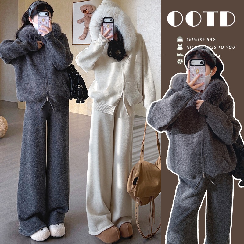 This stunning maternity outfit is perfect for autumn and winter: a women’s knitted two-piece set featuring a faux fur-trimmed hooded sweater and wide-leg pants