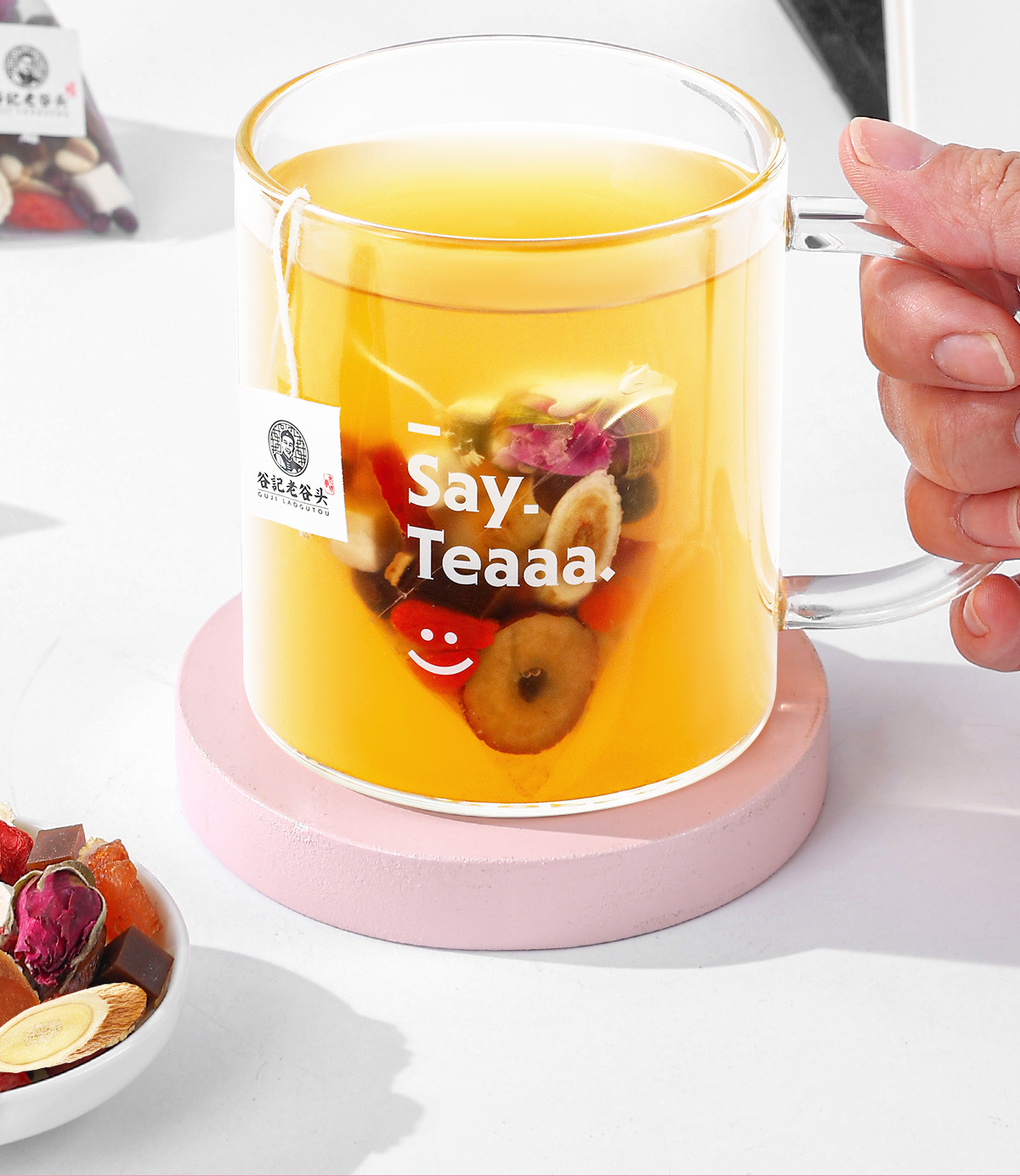 Red Ginseng Ejiao Women's Wellness Tea with Astragalus Longan Goji Red Date Rose 300g preparation
