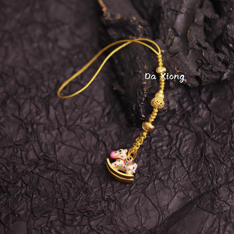 珐琅沙金小木马手机挂绳女生金店同款复古钱币送长辈高ji感饰品