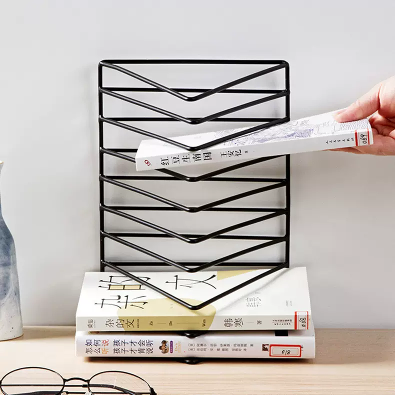 跨境热销三角书立架北欧ins 铁艺小书架桌面装饰收纳架置物架简约