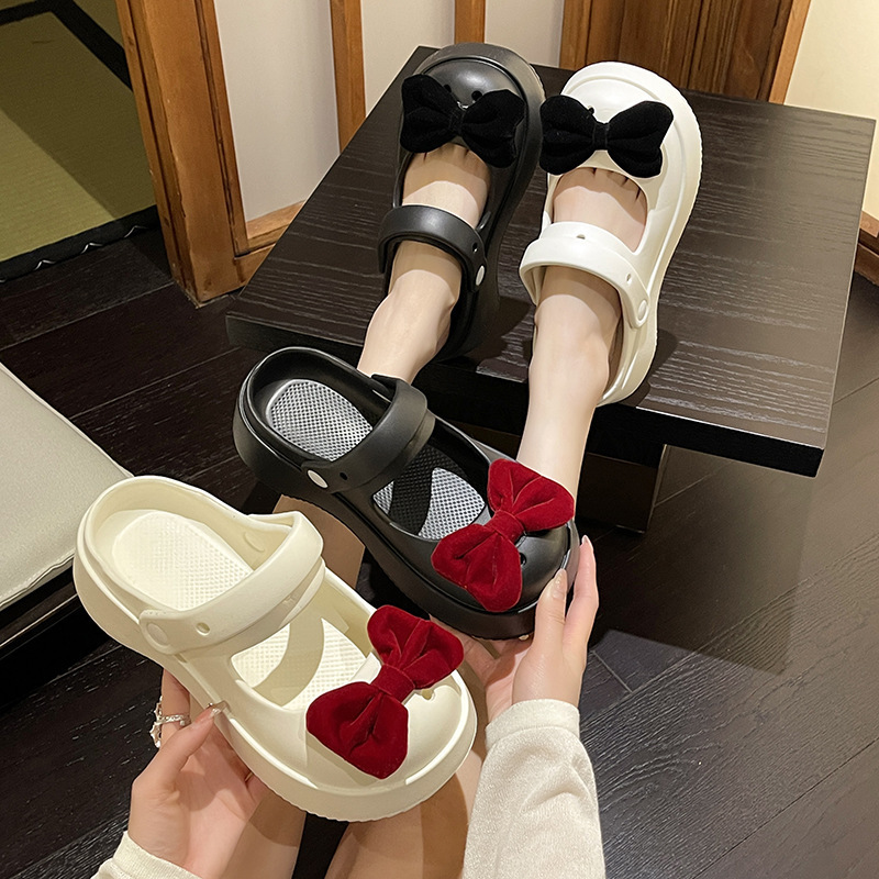 Internet Celebrous Slip-on Feeling Feeling Baotou Slippers Women's Summer 2024 New Thick Sole Cave Shoes Non-slip French Style Black Cool Shoes